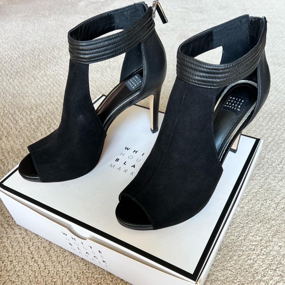 WHITE HOUSE/BLACK MARKET 4" HEELS  BLACK   Style: ADLEY   Size: 9.5    **NWT**